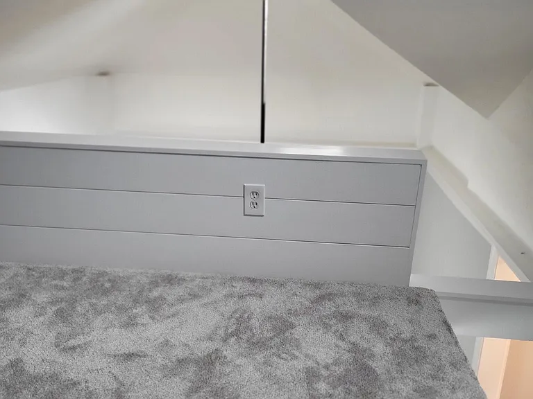 Another view of loft area.