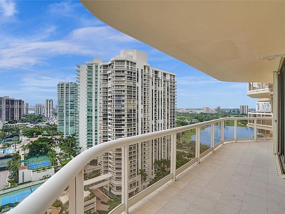 5th image of 20191 E Country Club Dr APT 2009