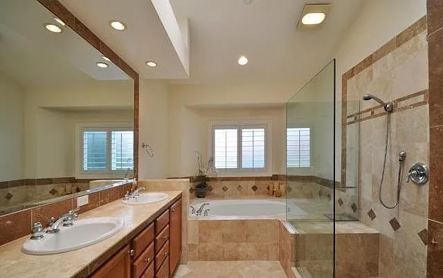 2310 Voorhees Ave #B — Photo 14