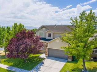 10425 N Sugarloaf Dr, Cedar Hills, UT 84062