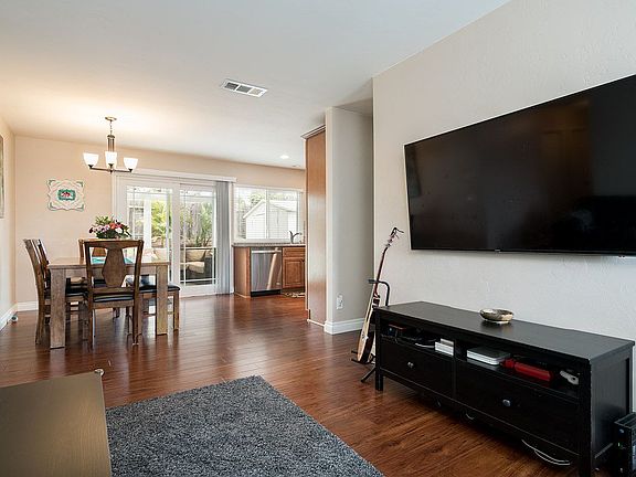 4th image of 8589 Flanders Dr