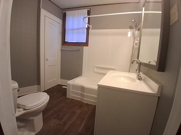 926 Dueber Ave SW #A — Photo 3