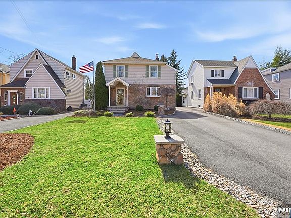 2nd image of 30 Lincoln Ave