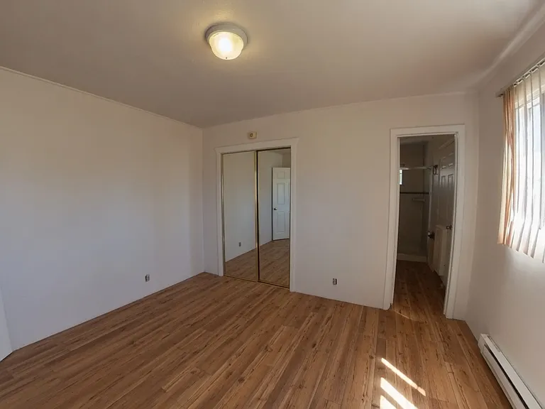 1465 King Ln — Photo 3