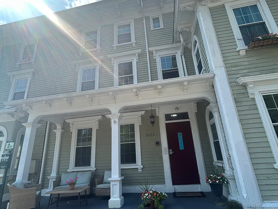 1621 Smith St #1