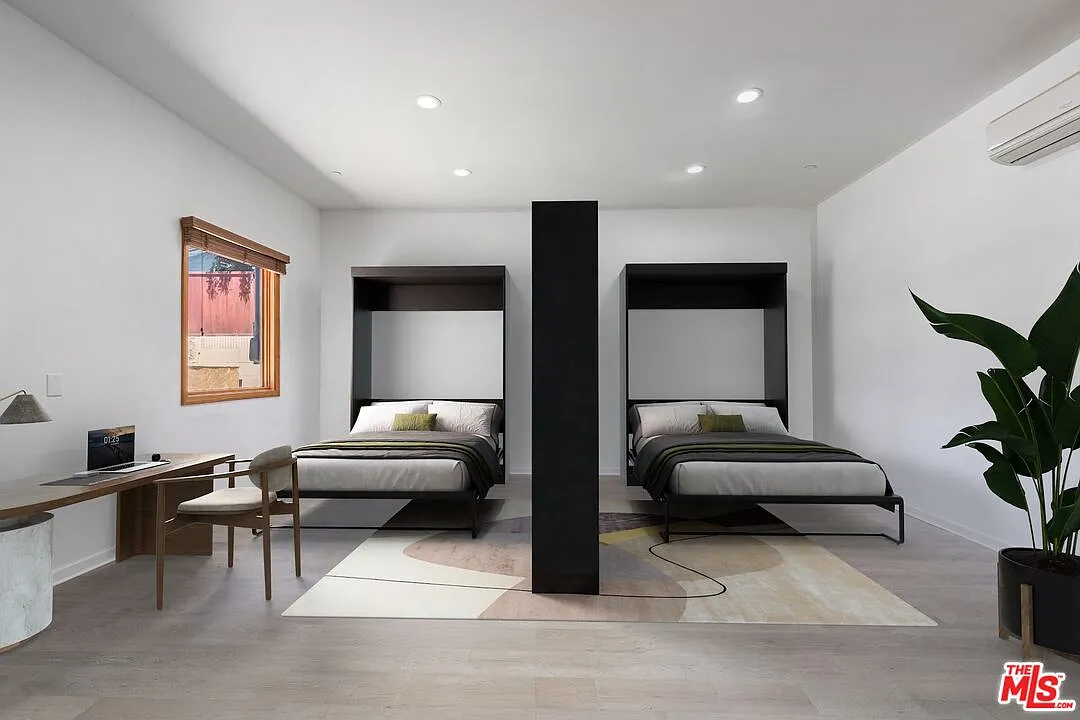 1 bed, 1.0 bath, 904 sqft, $2,950 — Photo 1