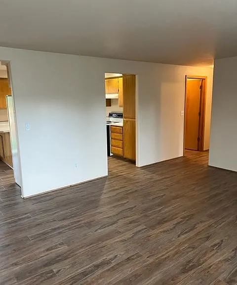 901 Rebecca Dr — Photo 9