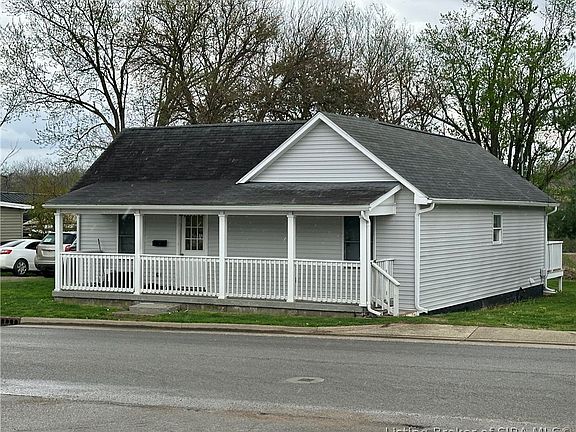 3rd image of 701 E Hackberry Street