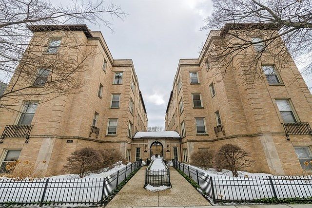 1st image of 1737 W Balmoral Ave APT 2A