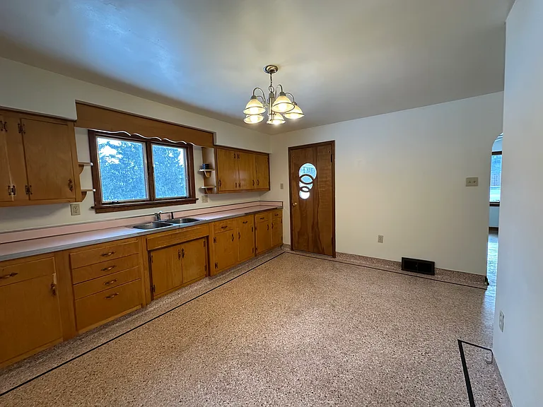 445 Constitution Blvd — Photo 3