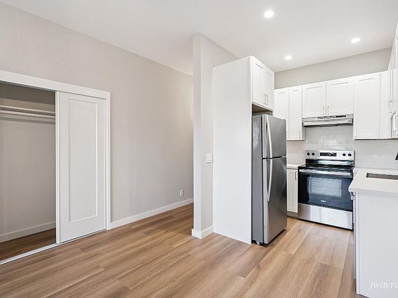 3rd image of 814 14th St APT 6