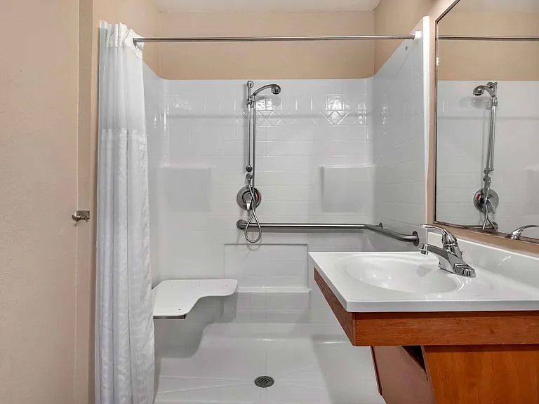 Studio Suite - 1 Queen Bed