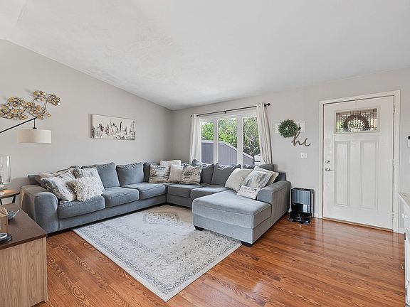 4th image of 3824 N Garland St