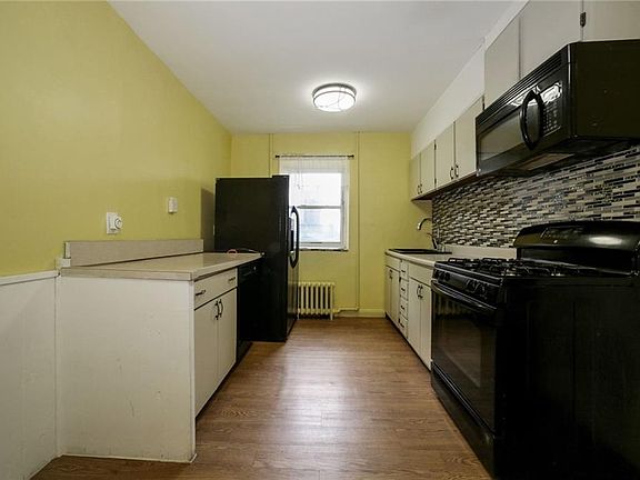 5th image of 43 Pine St
