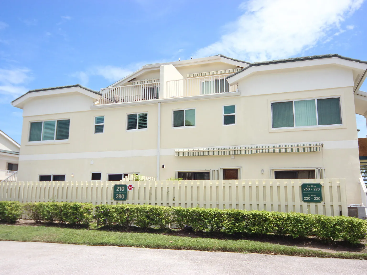 3 bed, 3.0 bath, 1640 sqft, $7,500 — Photo 3