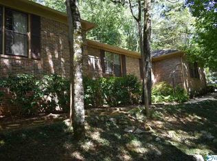 1501 Oak Cliff Dr SE, Huntsville, AL 35802