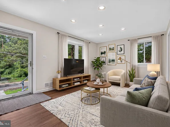 11852 Huggins Dr, Silver Spring, MD 20902