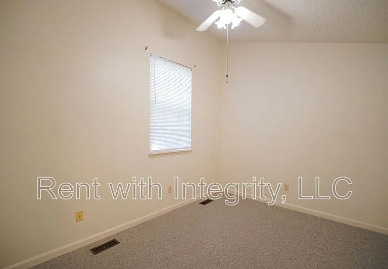 2335 Parrot Ln — Photo 13