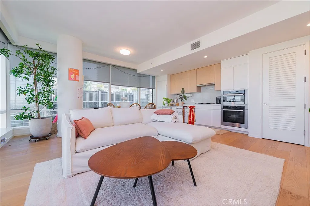 1 bed, 823 sqft, $3,000 — Photo 1