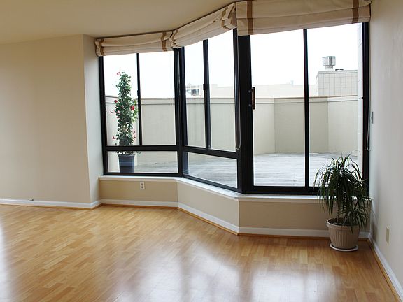 3rd image of 900 Bush St APT 905