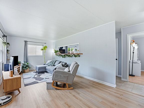 4th image of 556 Courtney Dr