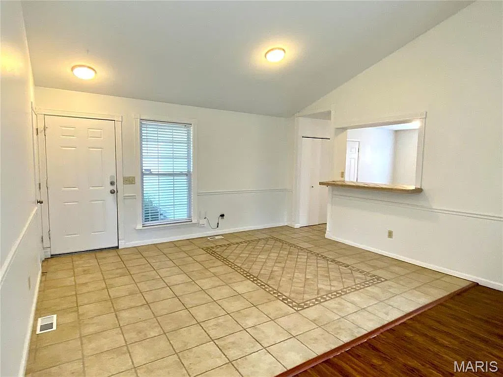 3 bed, 1400 sqft, $2,000 — Photo 3