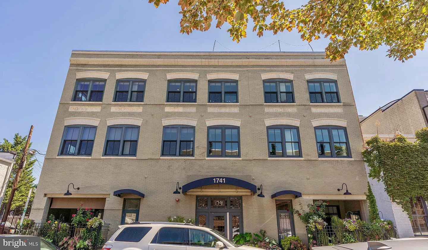 1741 Johnson Ave NW APT 301 photo 1