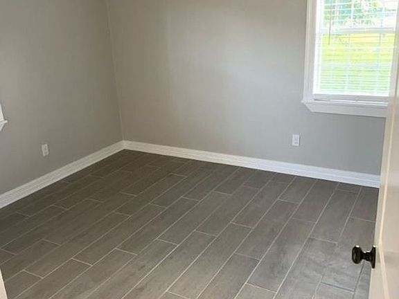 5th image of 4004 Ella St