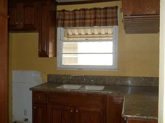 5th image of 9624 McNerney Ave