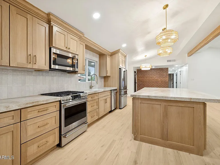 1216 W Rovey Ave — Photo 9