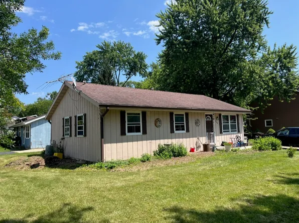 3104 Oak Ter, Island Lake, IL 60042