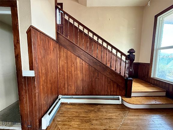 5th image of 309 W Granite St