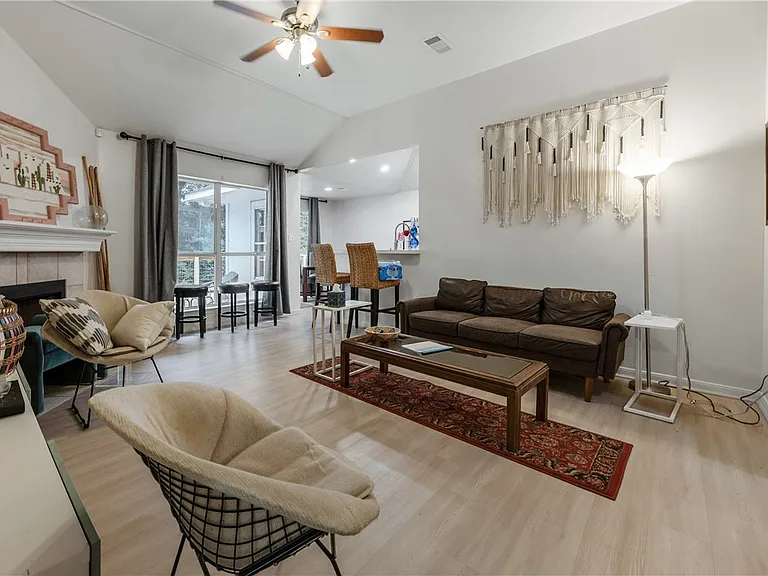 200 Copper Falls Dr — Photo 3