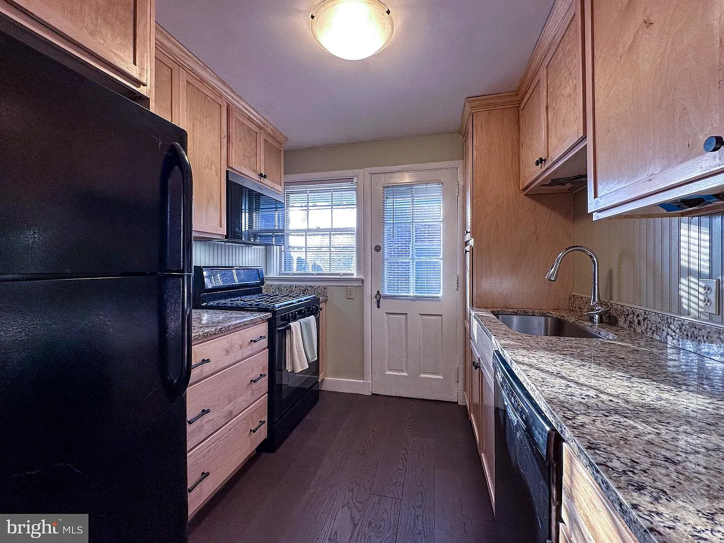 766 New Holland Ave photo 1