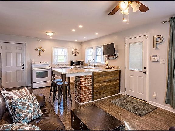 5th image of 3702 Navajo Dr