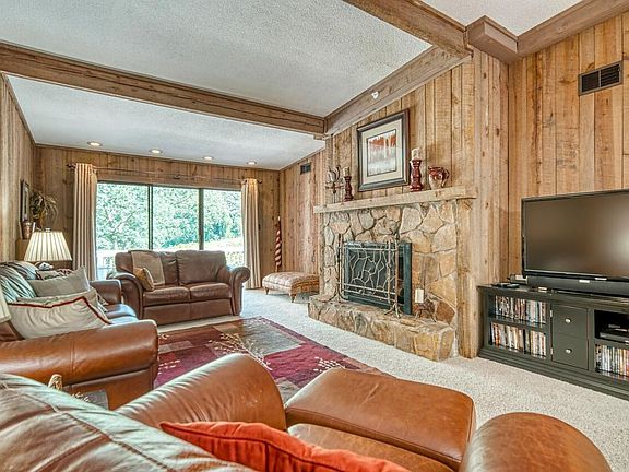 3rd image of 239 Shakespeare Dr Unit 318