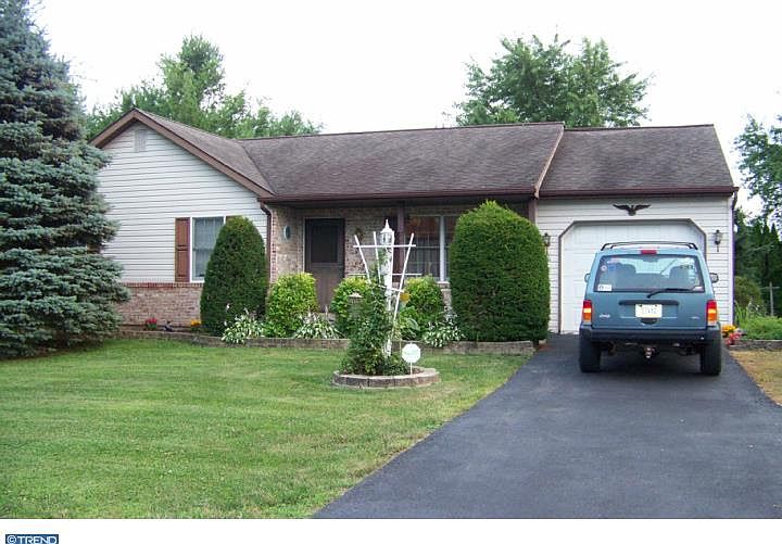 1st image of 120 Goldfinch Ln