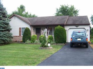 120 Goldfinch Ln, Honey Brook, PA 19344