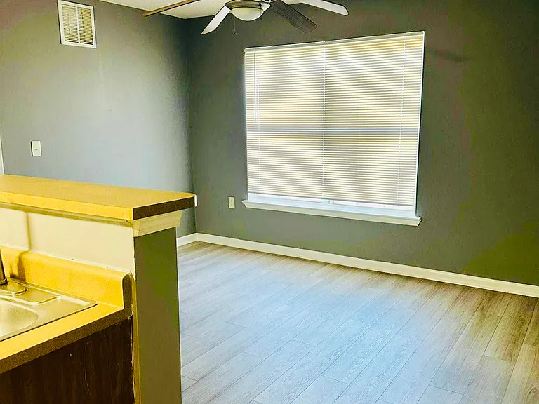 Capital Luxury Condominiums — Photo 17