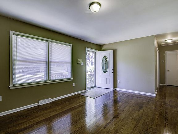 3rd image of 3630 Rolling Hill Ave NW