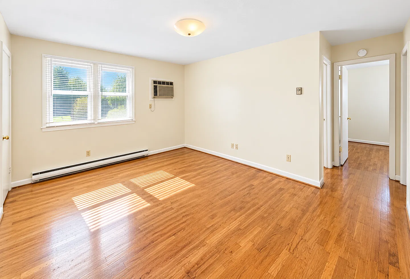 Apartment for Rent — Photo 4