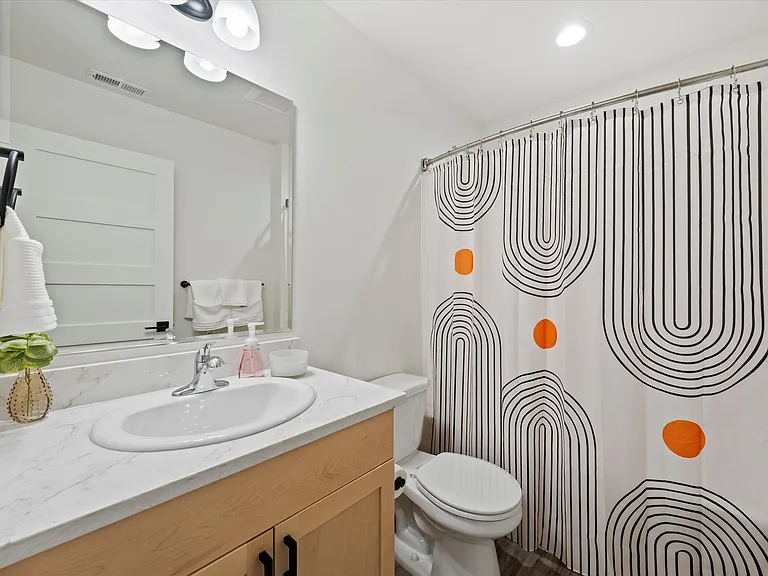 638 G St NE — Photo 21