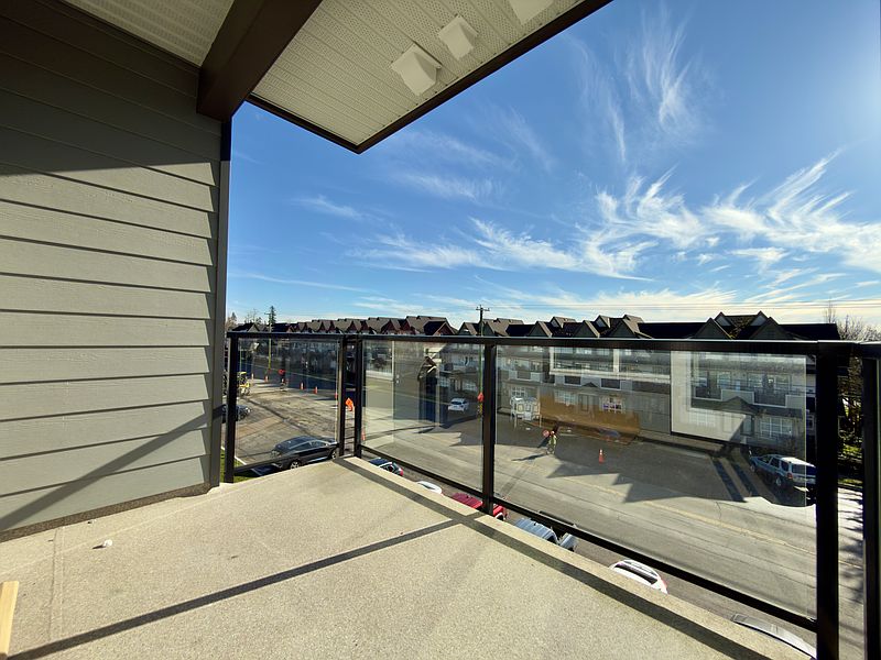 Surrey Apartment for rent - 2 Bedrooms — photo 18