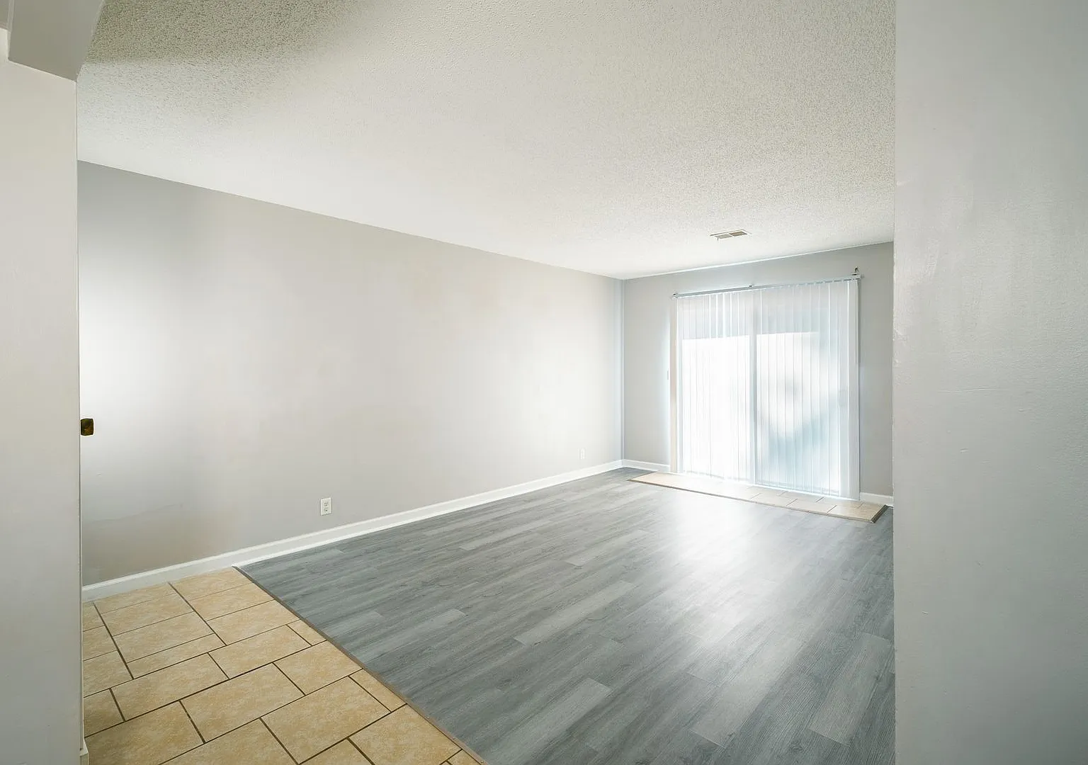 46th Street Apartments — Photo 4