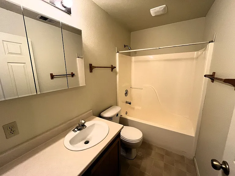 1426 Underwood Ct — Photo 8