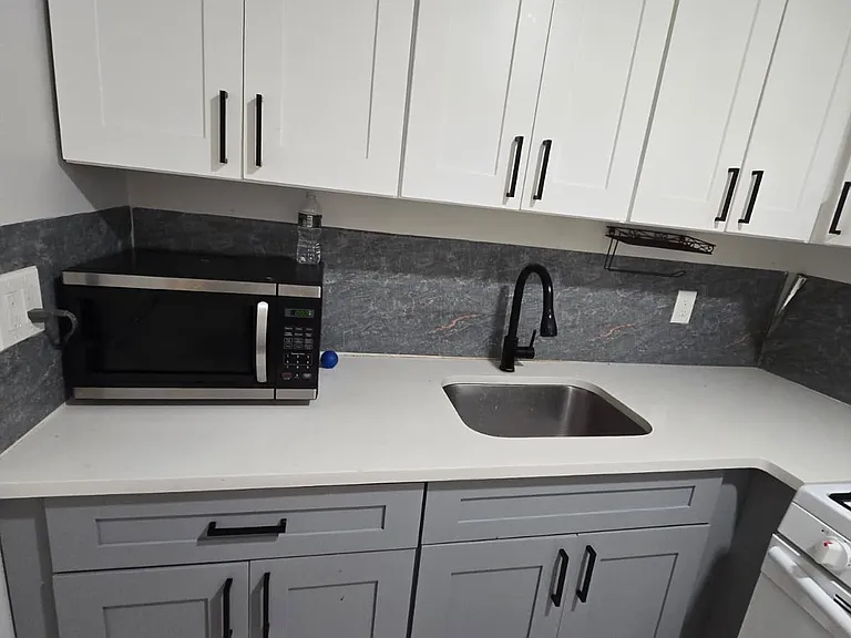 485 Lakeside Ave #1R — Photo 4