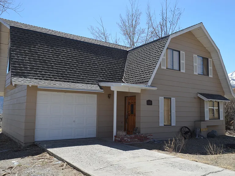 3 large bedroom, 2 bath home with 1Gb Broadband service.