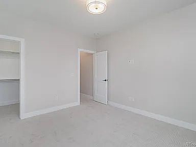 5th image of 1382 Perry St