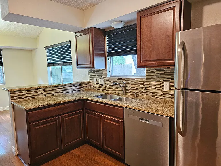 704 Chestnut Xing — Photo 15