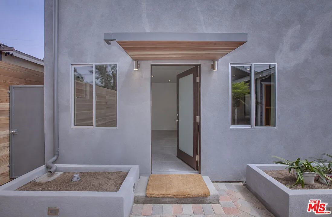 Building Photo - 926 California Ave #1/2